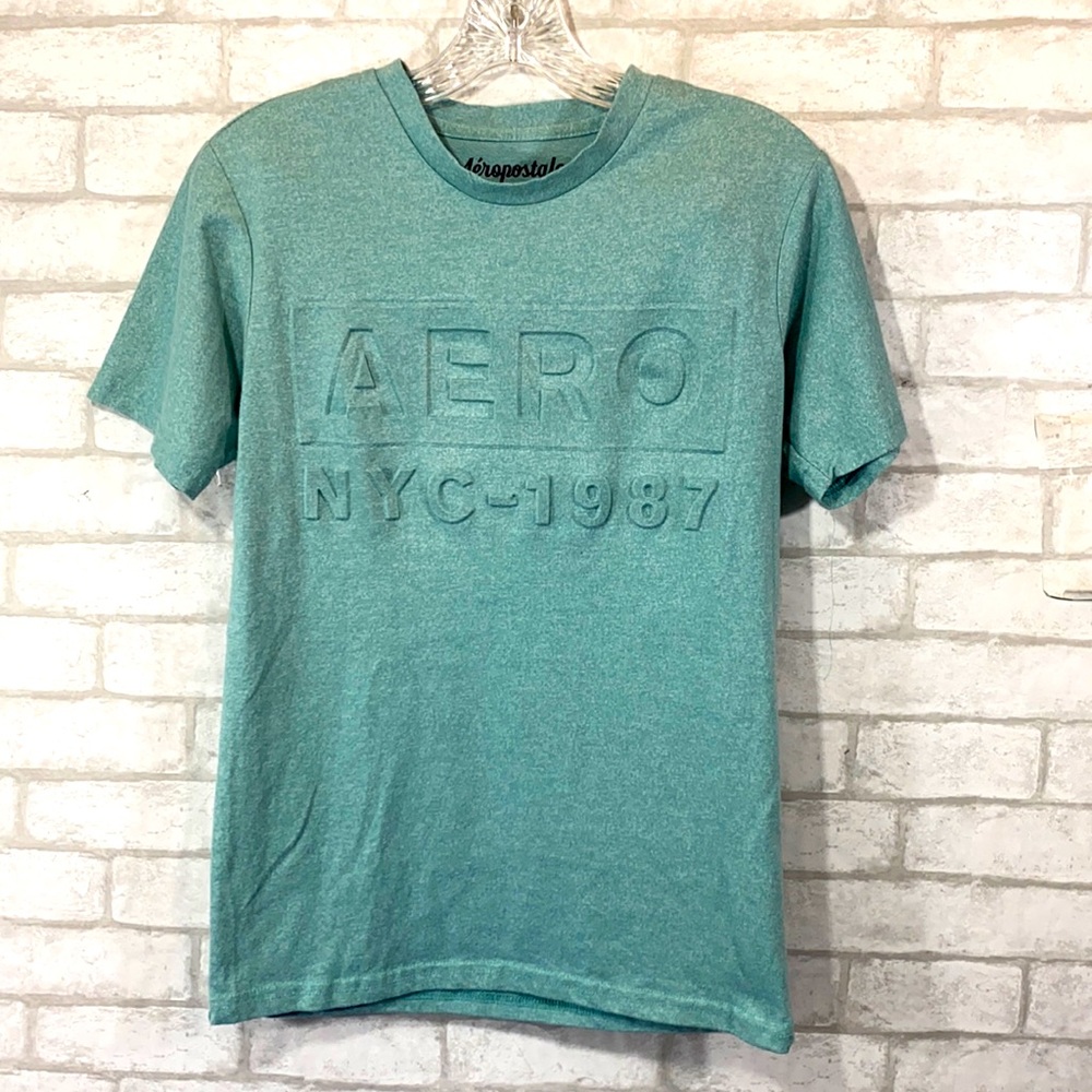 Aeropostale embossed graphic tee shirt size small